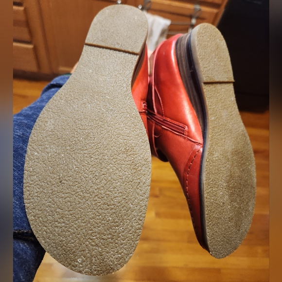Red Boots - Picture 5 of 7
